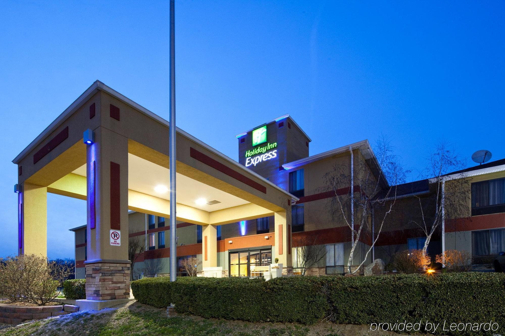 Quality Inn & Suites Lawrenceburg Extérieur photo