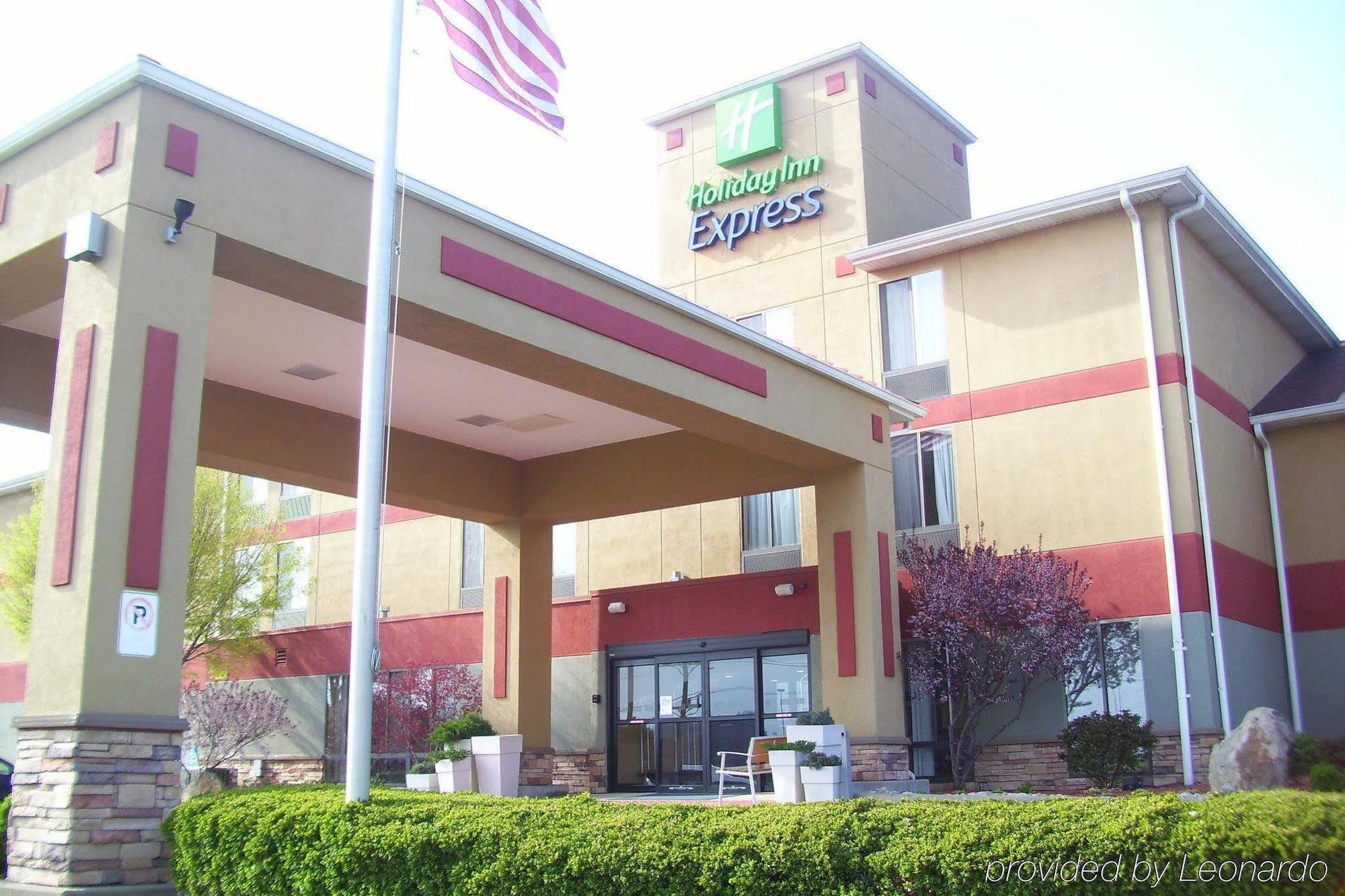 Quality Inn & Suites Lawrenceburg Extérieur photo