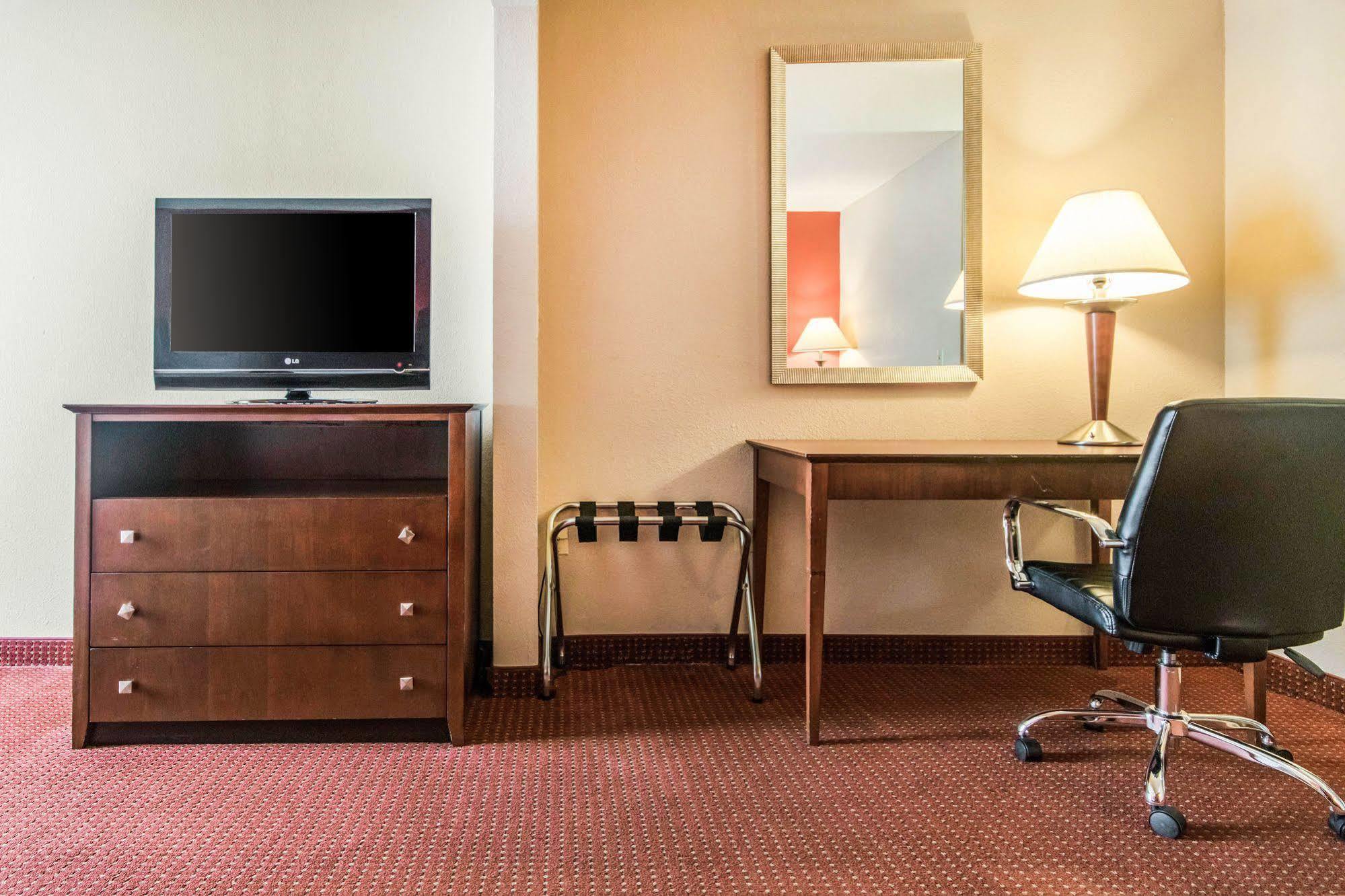 Quality Inn & Suites Lawrenceburg Extérieur photo