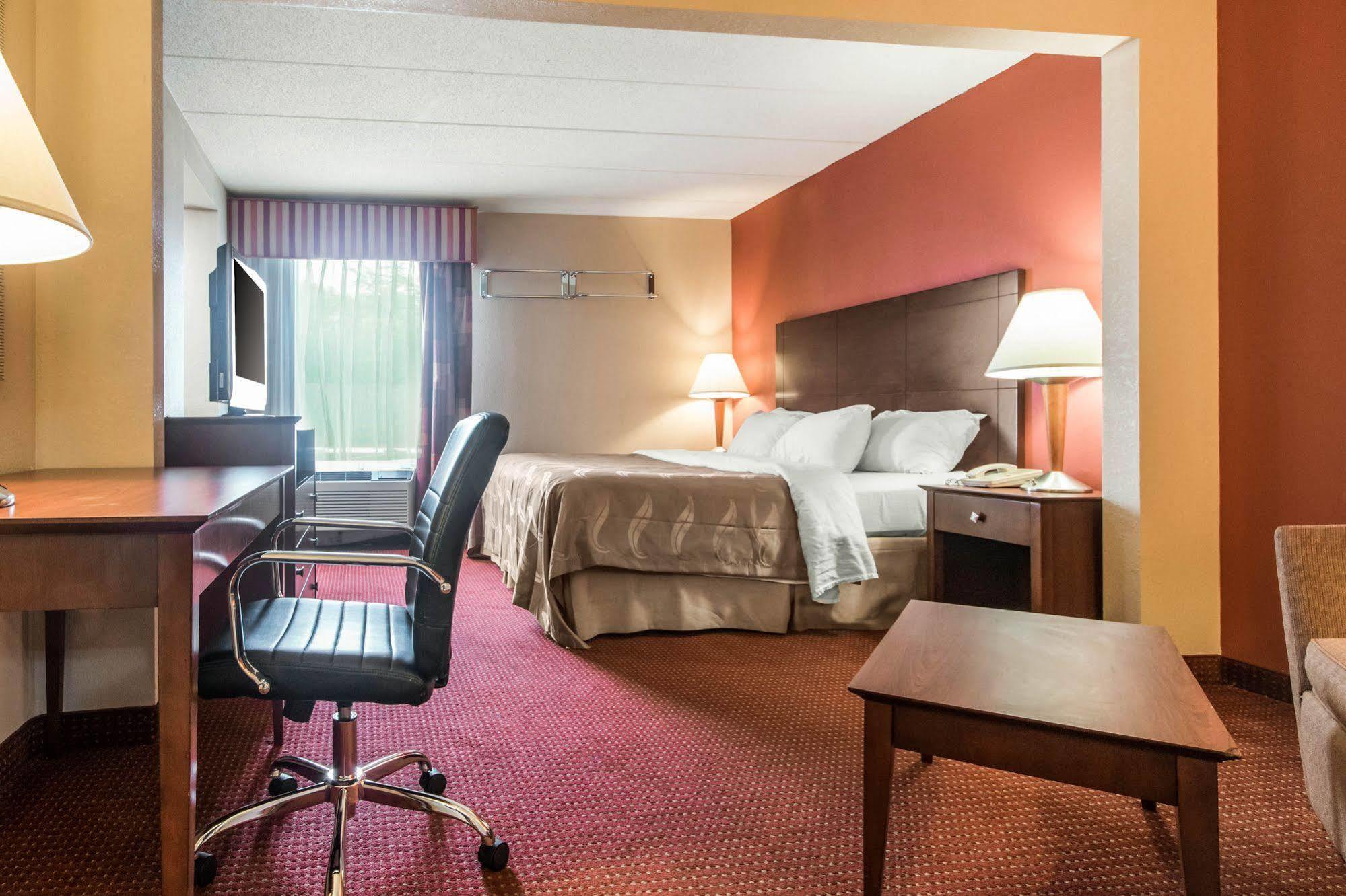 Quality Inn & Suites Lawrenceburg Extérieur photo