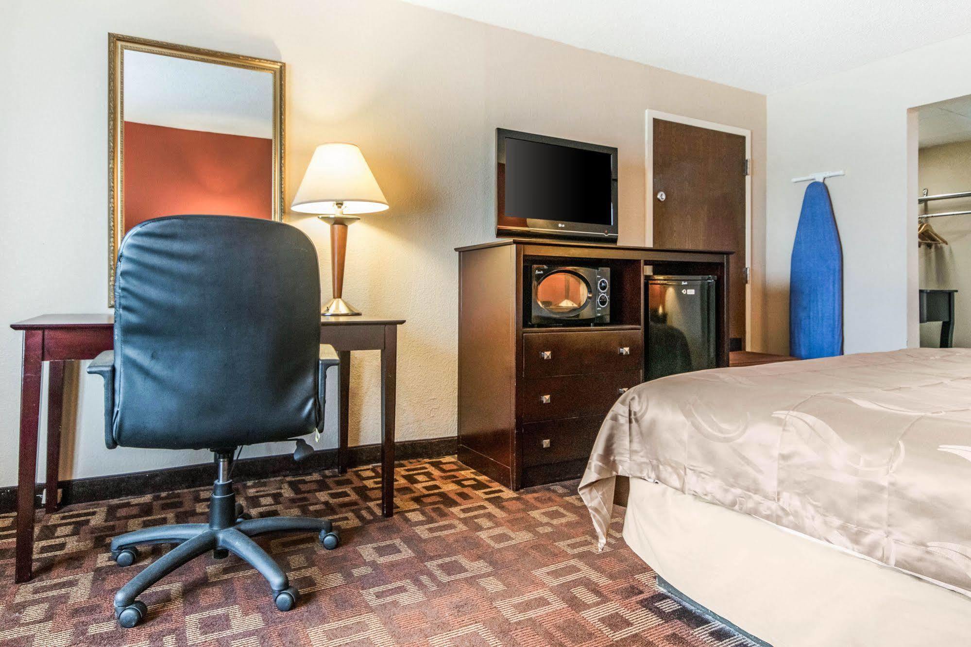 Quality Inn & Suites Lawrenceburg Extérieur photo
