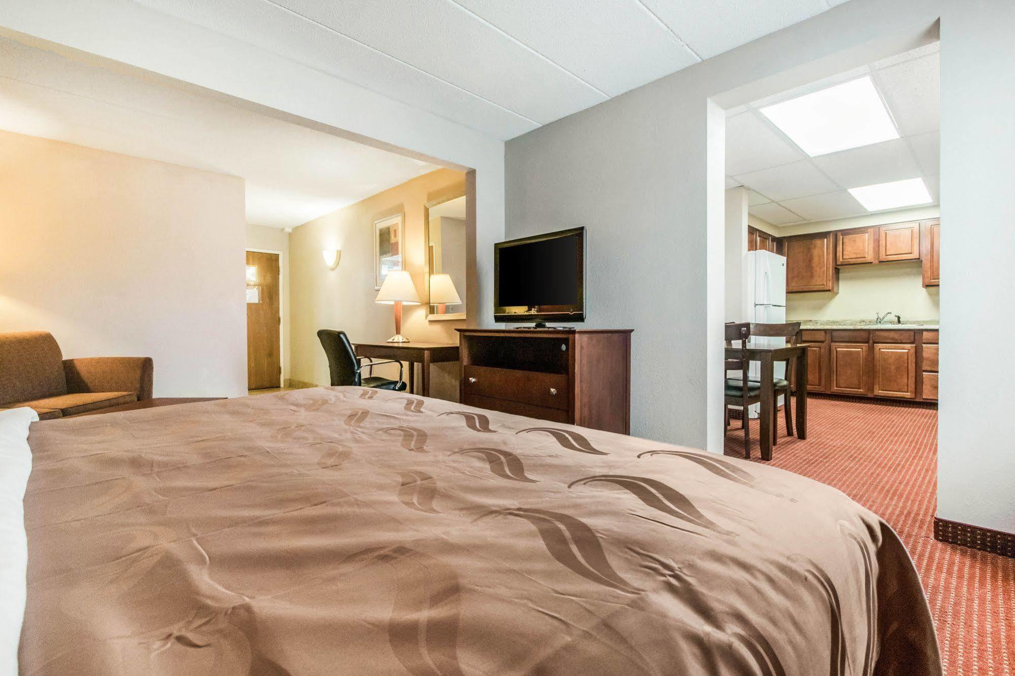 Quality Inn & Suites Lawrenceburg Extérieur photo