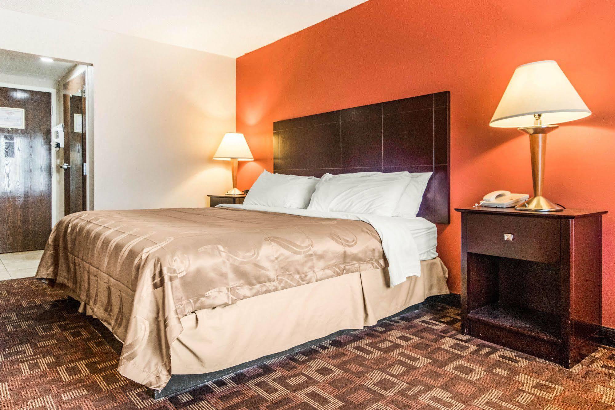 Quality Inn & Suites Lawrenceburg Extérieur photo