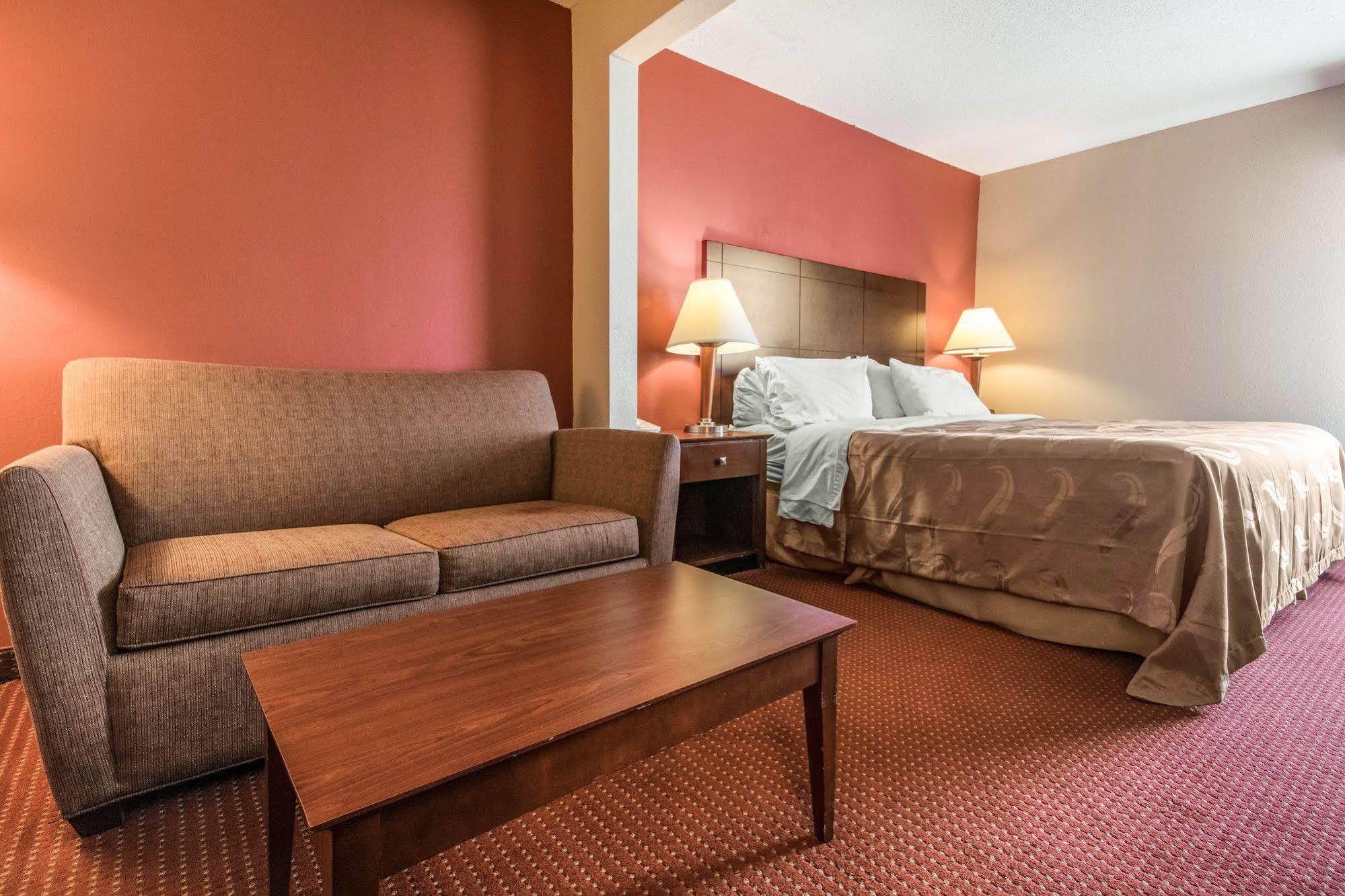 Quality Inn & Suites Lawrenceburg Extérieur photo