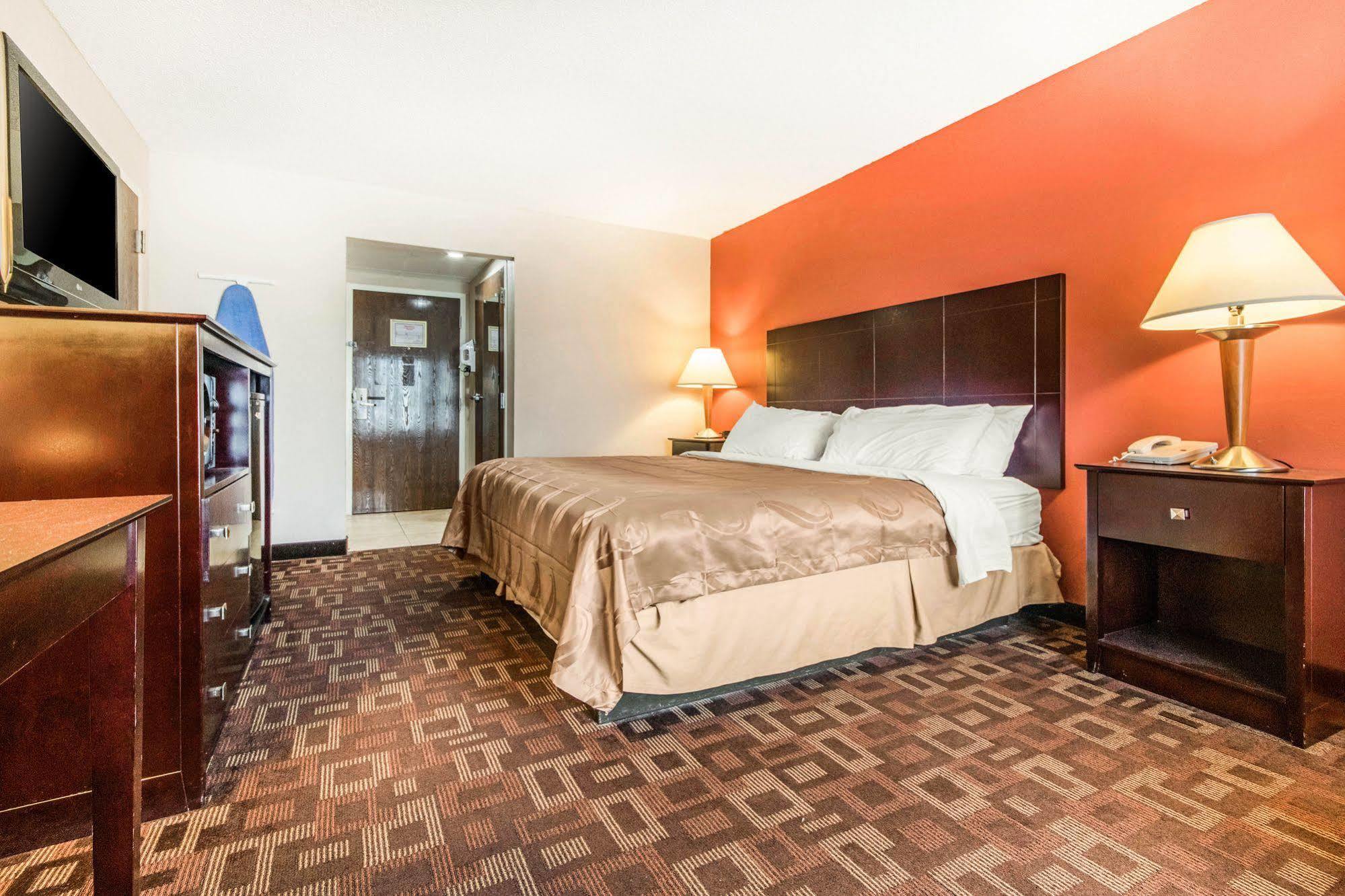Quality Inn & Suites Lawrenceburg Extérieur photo